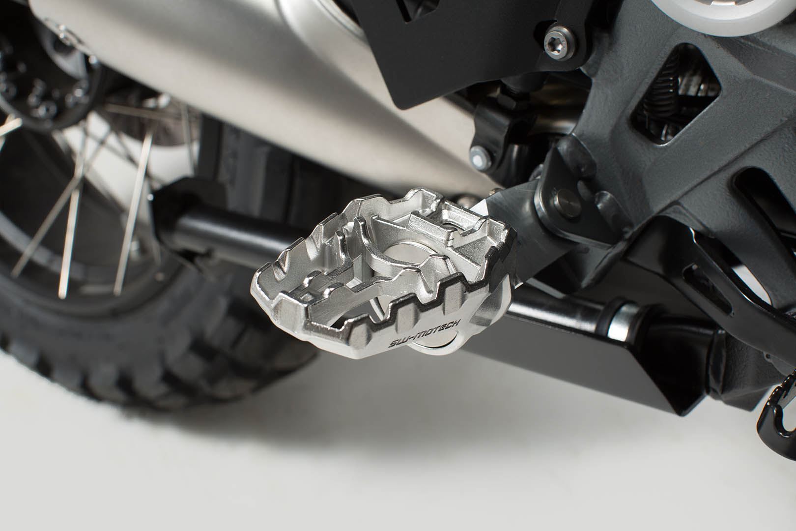 EVO footrest kit Triumph Tiger 1050, BMW R 1200 R/ R nineT/ F 900