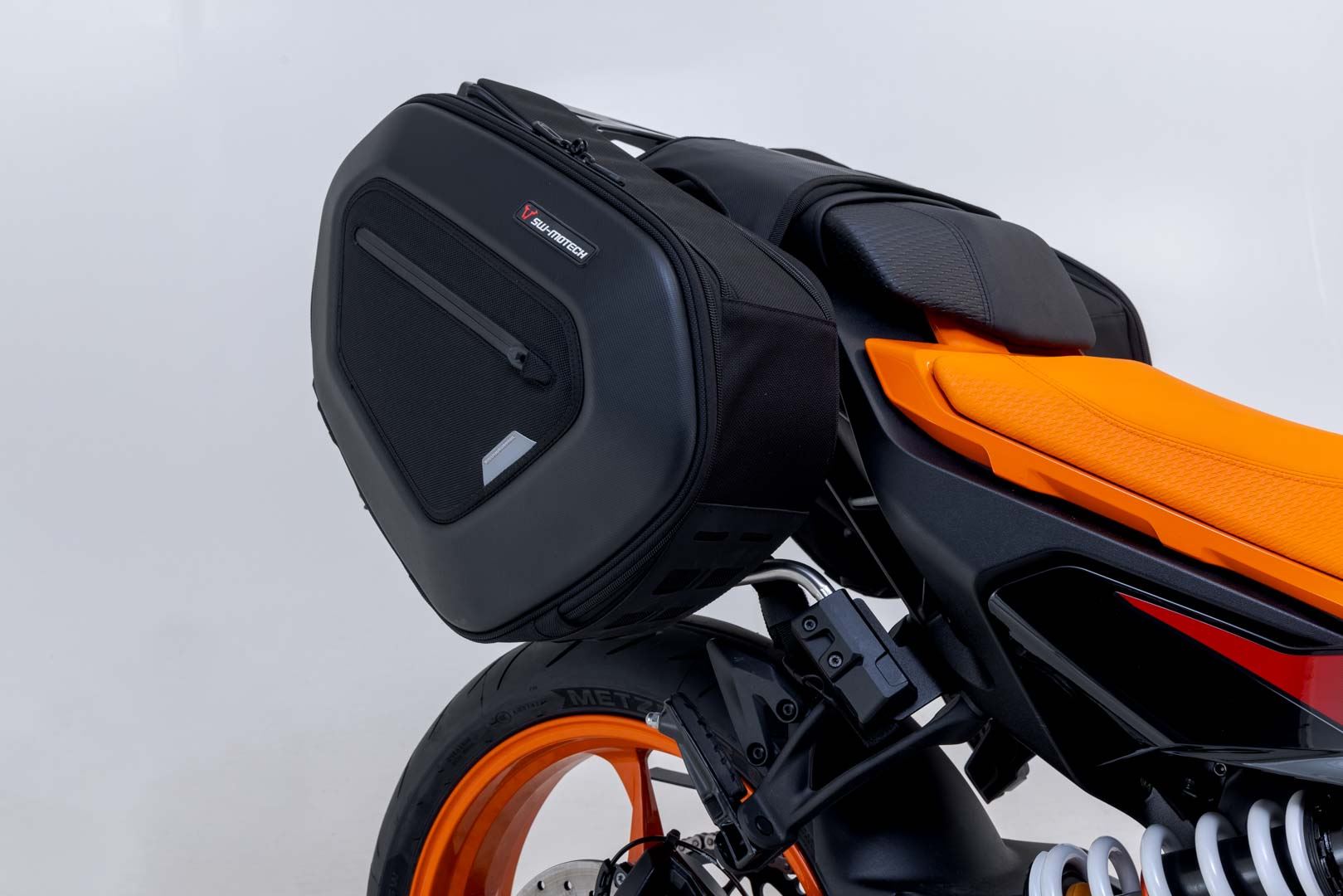 PRO BLAZE H saddlebag set Black. KTM 390 Duke (23-).