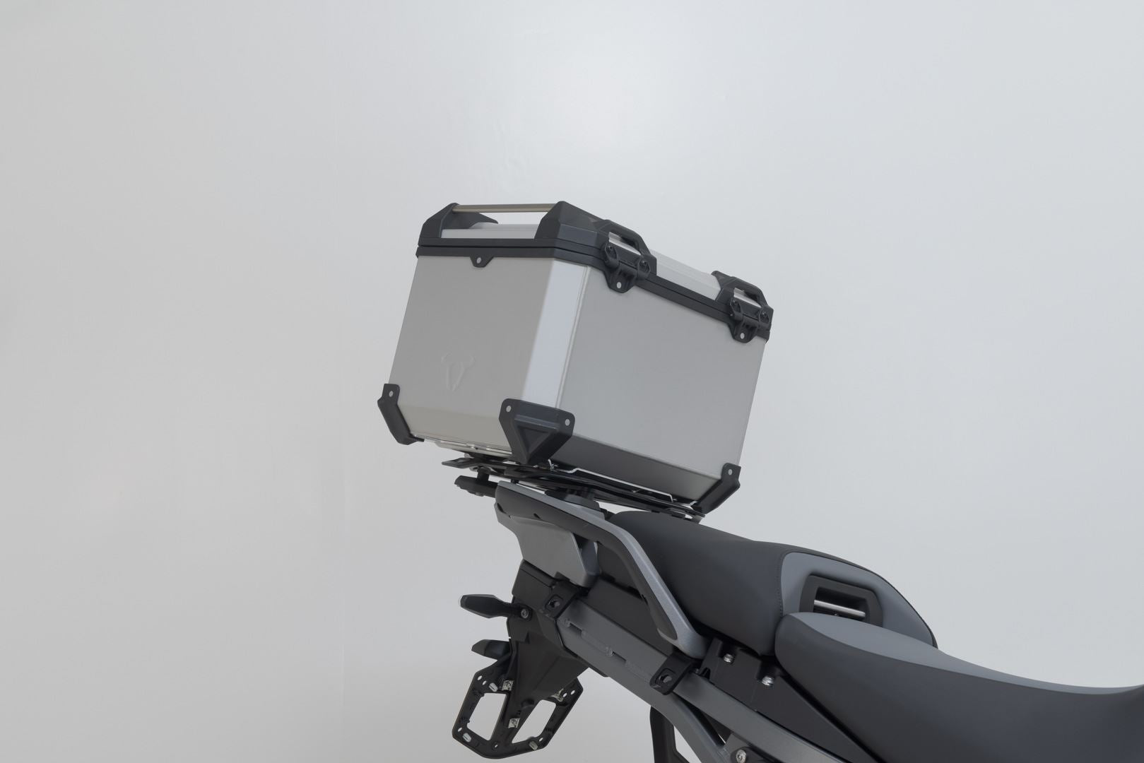 Adventure set Luggage Silver. R 1300 GS Adv (24-). BMW top case holder.