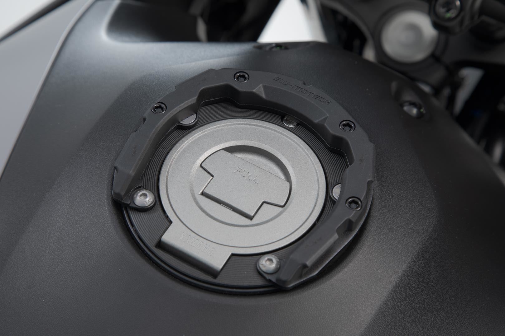 PRO tank ring Black. Ducati/ Triumph/ Yamaha. Tank w. 5 screws.