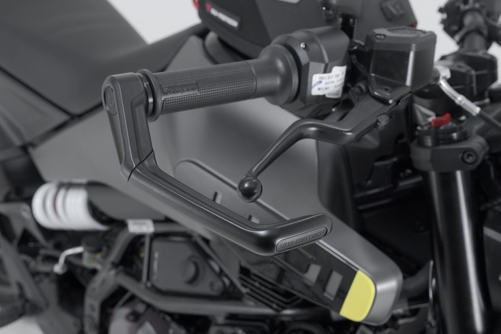 Lever guards Black. Husqvarna Svartpilen/Vitpilen 401 (23-).