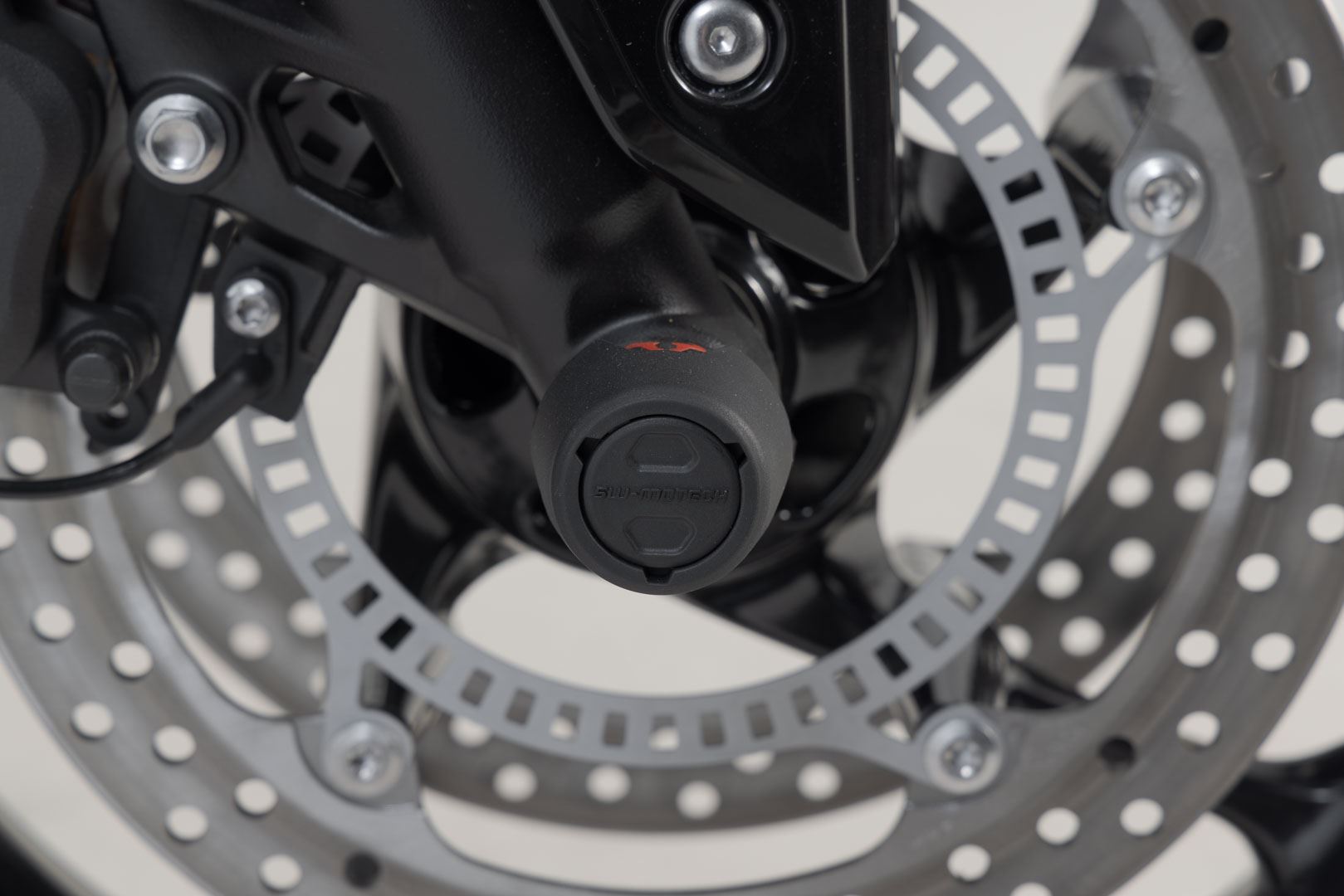 Slider set for front axle Black. Street Triple/Daytona/Tiger 660/Trident.