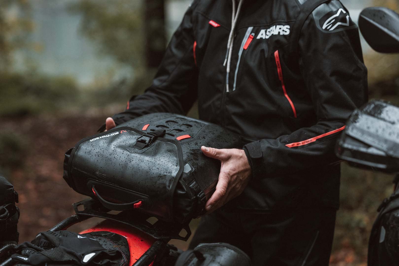 SysBag WP M with right adapter plate  For side carriers Waterproof 17-23 litre