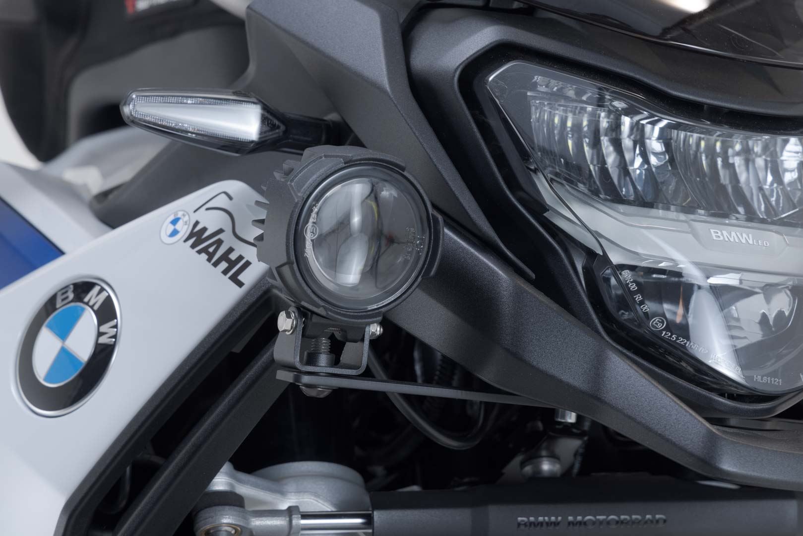 Light mount Black. BMW F 900 GS (23-).