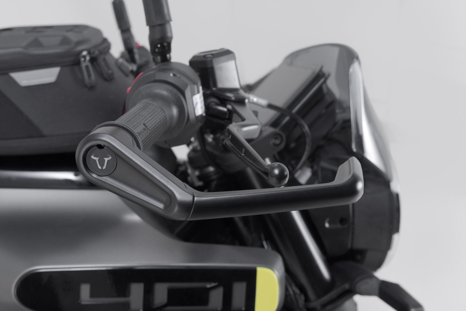 Lever guards Black. Husqvarna Svartpilen/Vitpilen 401 (23-).